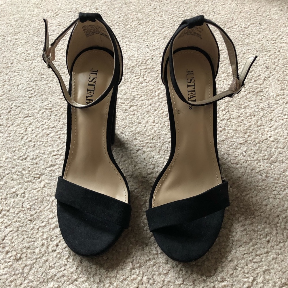 NWOT Black ankle strap block heel sandal